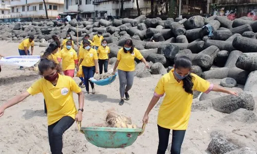 कोकण विकास संस्थेतर्फे स्वच्छ किनारे मोहीम