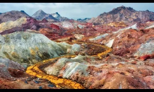 मसाल्यांप्रमाणे खाल्ली जाते माती