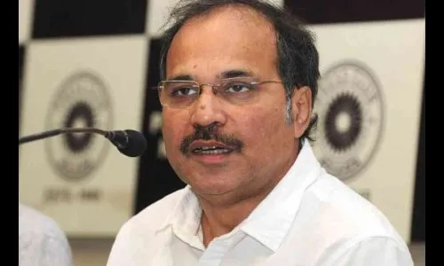 काँग्रेसच्या पाठीत सुरा खुपसतेय तृणमूल