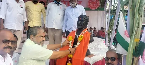 स्वाभिमानी शेतकरी संघटनेच्या विसाव्या ऊस परिषदेला उत्साहात प्रारंभ