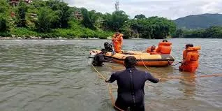 लखीमपूर खेरीत घाघरा नदीत बोट बुडाल्या; 25 बेपत्ता
