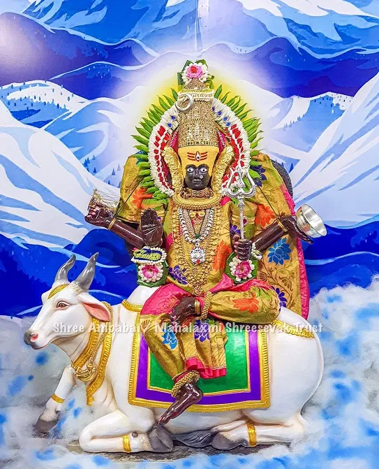 आई अंबाबाईची दुसऱ्या दिवशी माहेश्वरी रूपात अलंकार पूजा