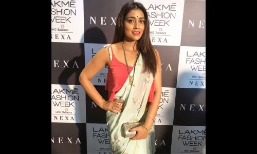 अभिनेत्री श्रिया सरन अनुभवतेय मातृत्व