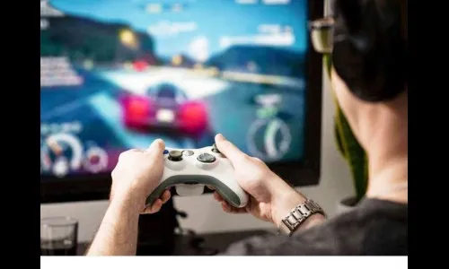 आभासी खेळ-मनोरंजक की धोकादायक?