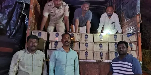 म्हैसाळ सीमेवर गोवा बनावटीच्या मद्य वाहतूक करणारा ट्रक पकडला