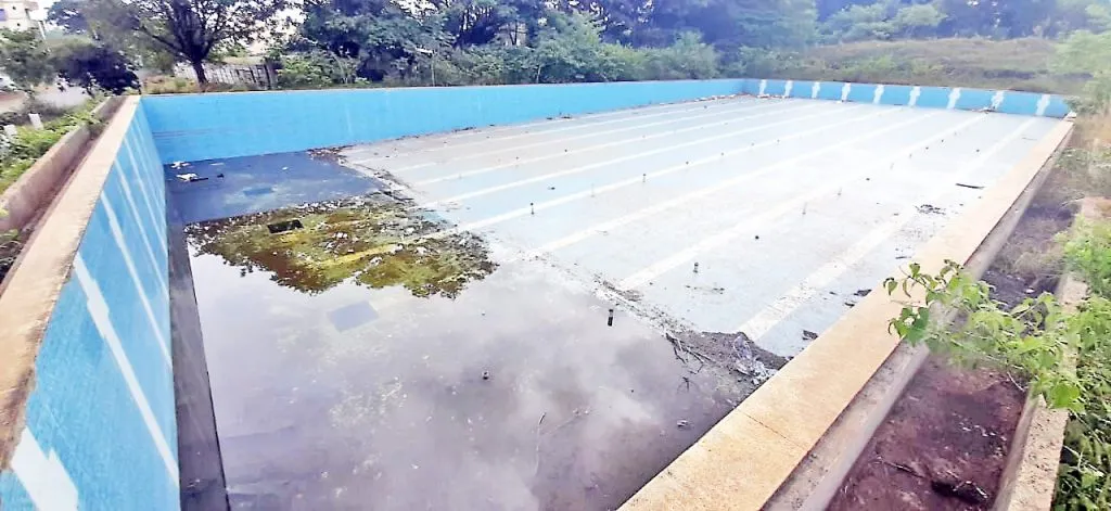 बुडा कॉलनीतील जलतरण तलावाचे काम रखडले