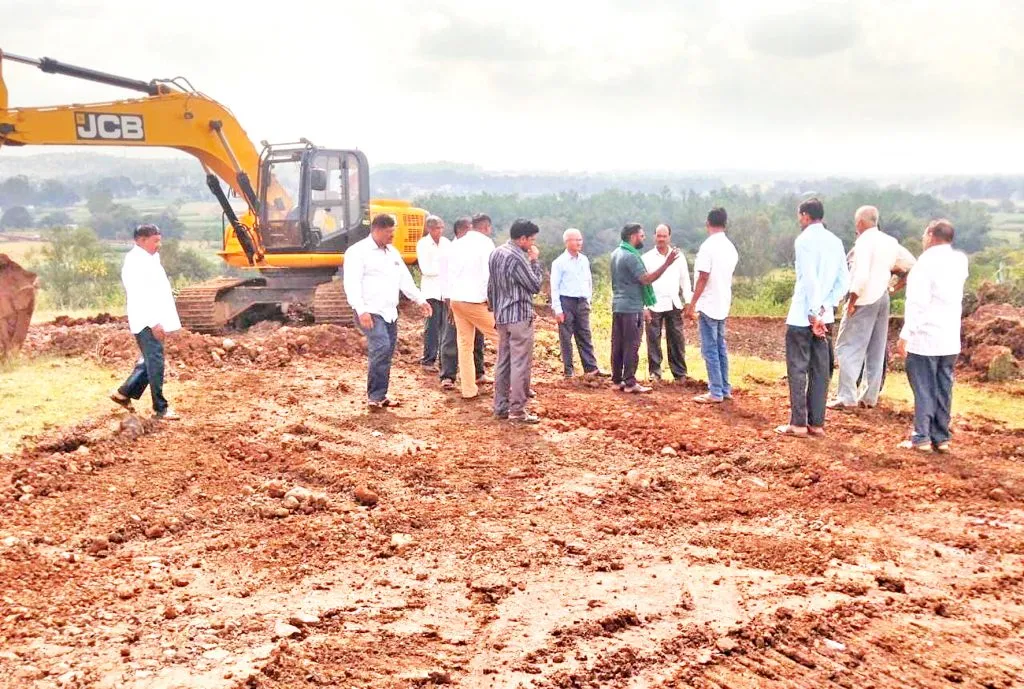 मण्णूर गायरान जमिनीत अतिक्रमण