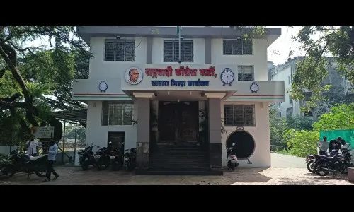 राष्ट्रवादीच्या कार्यालयावर दगडफेकीने खळबळ