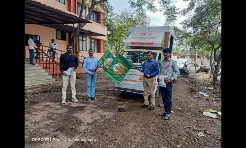 पंतप्रधान पिक विमा योजनेची चित्ररथाद्वारे जनजागृती