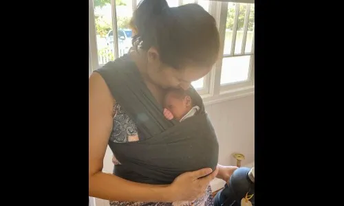 अभिनेत्री एवलिन शर्माला कन्यारत्न