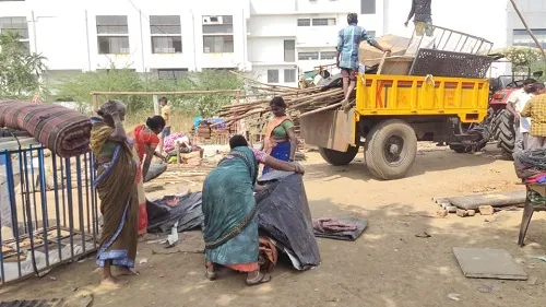 मिरजेत रेल्वेच्या जागेवरील अतिक्रमणे हटवली