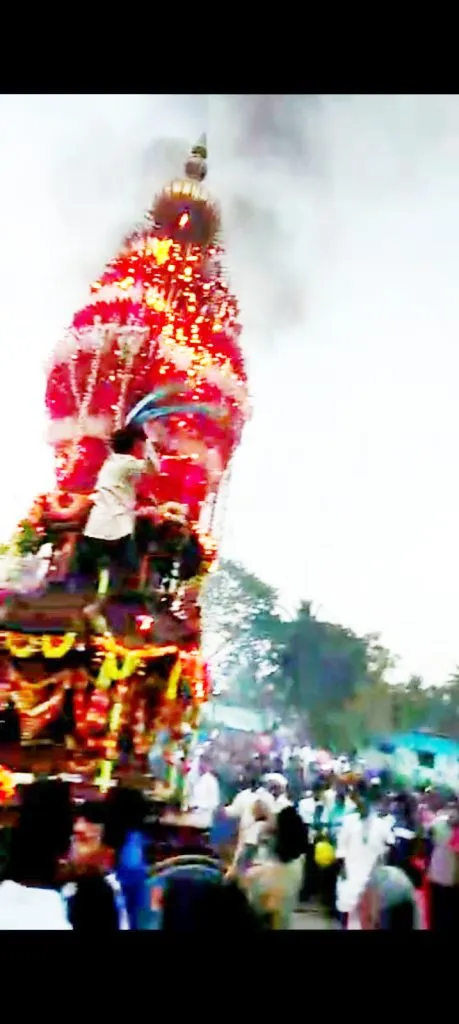 रथोत्सवावेळी फटाक्यांमुळे रामदुर्ग येथे रथाला आग