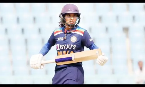 मानांकनात मिताली तिसऱया तर मानधना सहाव्या स्थानी