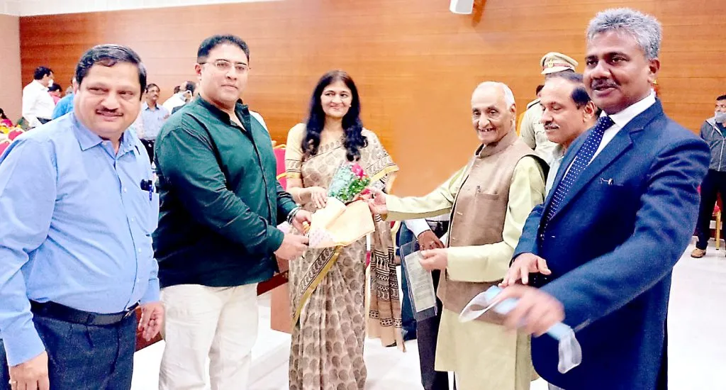 कापड-पादत्राणांवरील जीएसटी कमी करा