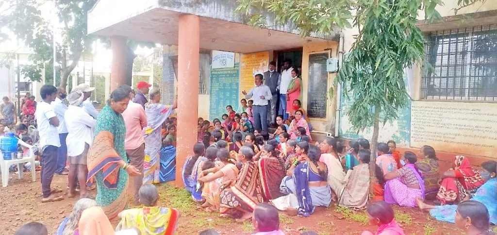 हिंडलगा ग्रा. पं. समोर रोहयो कर्मचाऱयांचे धरणे आंदोलन