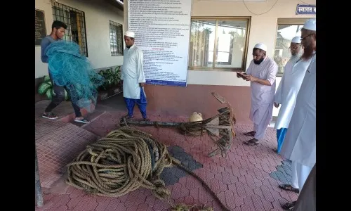 जयगड समुद्रात बुडालेल्या नावेद बोटीचे अवशेष सापडले