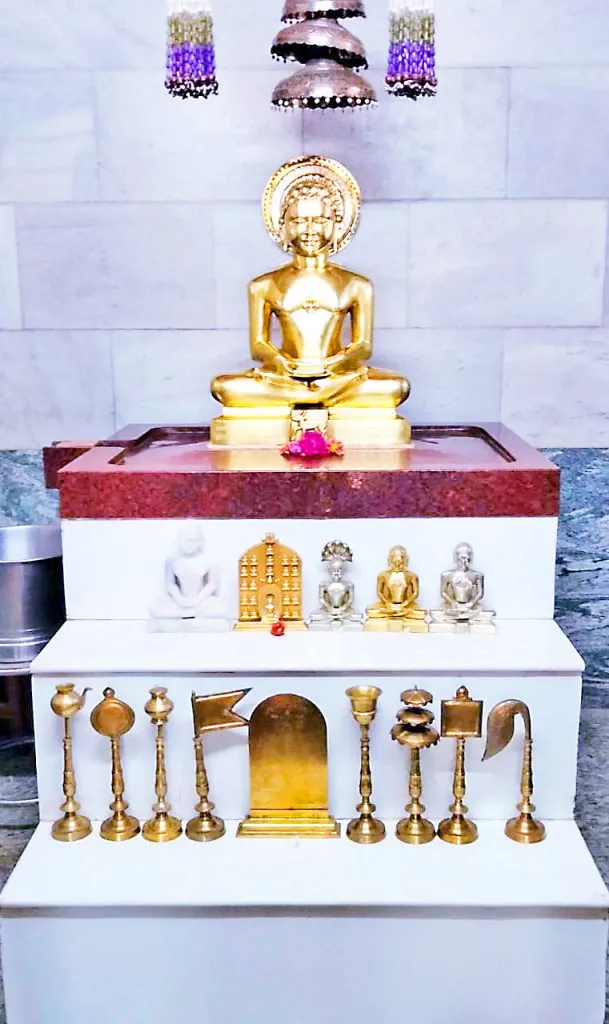 गांधीनगर येथे जैन मंदिरात चोरी