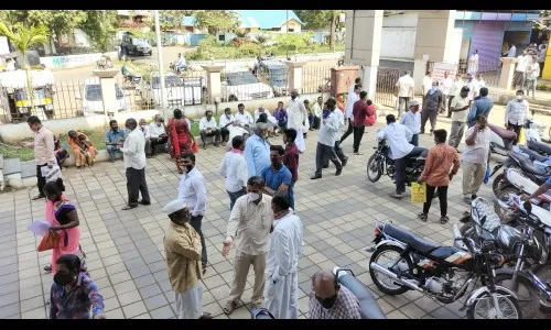 केवळ लसवंतानाच शासकीय कार्यालयात प्रवेश