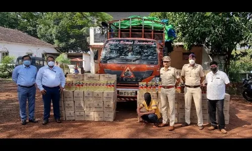 महामार्गावर गोवा बनावटीची दारू वाहतूक करणारा ट्रक पकडला
