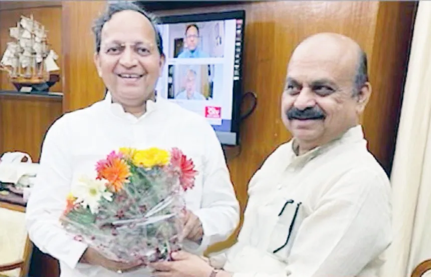 भाजपचा आढावा तर येडिंचा दुरावा