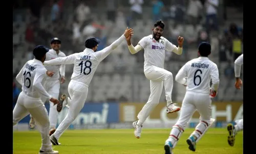 भारतीय क्रिकेट संघाचे प्रयाण लांबणीवर