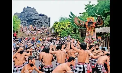 इंडोनेशियात रामायण, केनकाना केचक नृत्याचे आयोजन