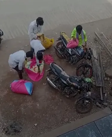 भविष्य सांगण्याच्या बहाण्याने पुंगावात दागिने लंपास