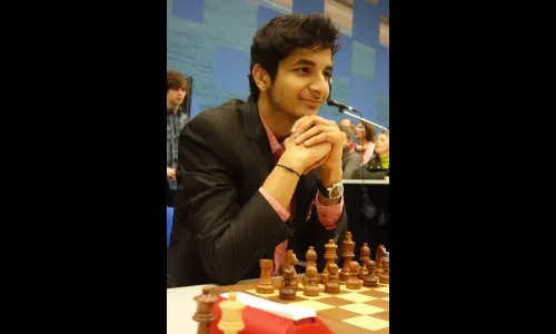 टाटा स्टील स्पर्धेत विदित गुजराथी संयुक्त आघाडीवर