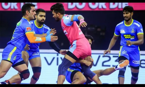 पाटणा पायरेट्सची बेंगळूर बुल्सवर मात