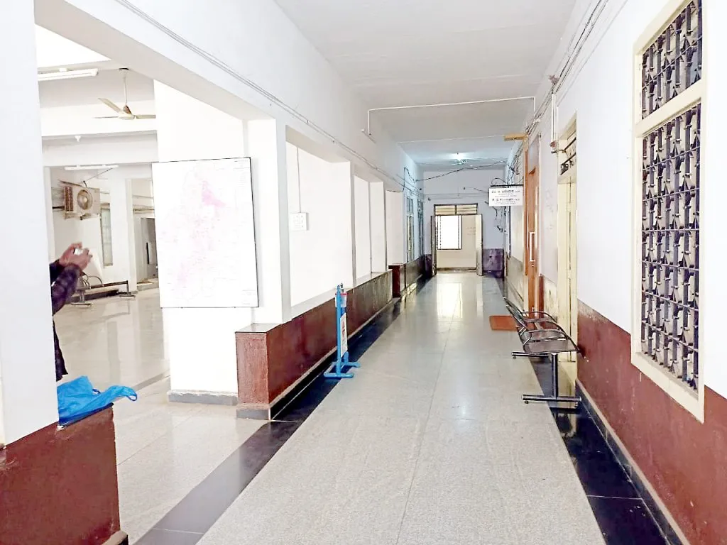 जिल्हाधिकाऱयांना कोरोनाची लागण