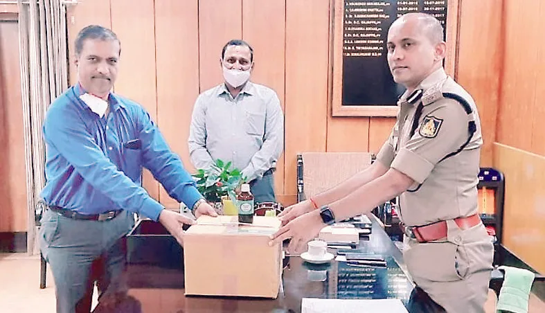 पोलीस दलासाठी औषधाचे वितरण