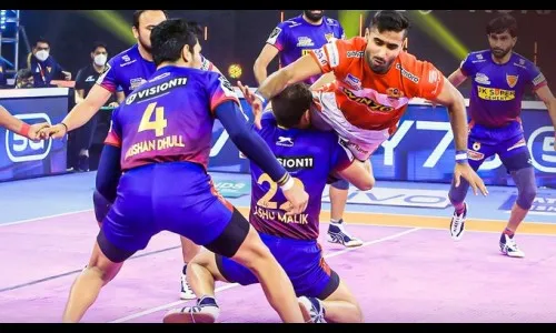 दबंग दिल्लीची गुजरात जायंट्सवर बाजी