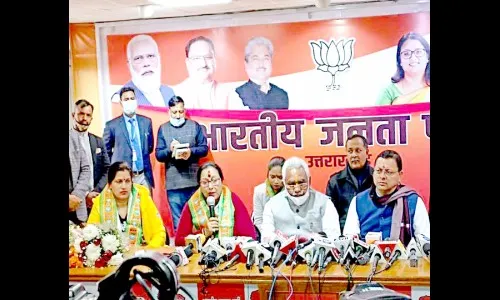 उत्तराखंडमध्ये पक्षांतराचे सत्र सुरू