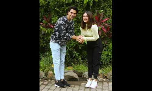 ‘बधाई दो’ चित्रपटाचे पोस्टर सादर