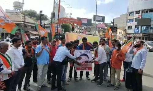 काँग्रेस प्रदेशाध्यक्षांच्या विरोधात जोडे- मारो आंदोलन