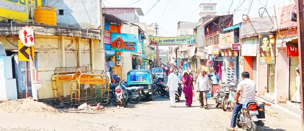 चिकोडीत वाहतूक कोंडी नित्याचीच