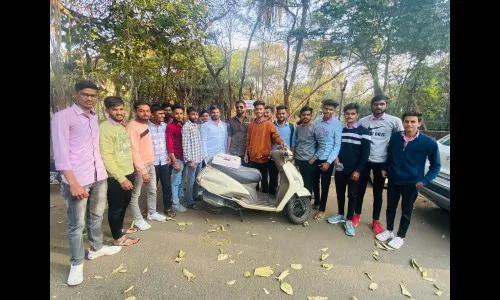 रस्त्यावर केक कापणाऱया 16 जणांवर अटक