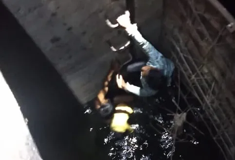 सीना नदीच्या पाण्यात बुडून एक वर्षाच्या चिमुकलीचा दुर्दैवी मृत्यू