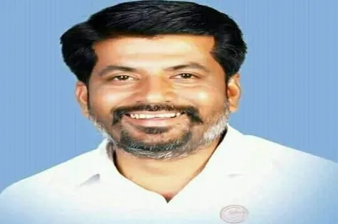 आमदार, खासदारांचा पगार-मानधन एका टप्प्यात, मग एफआरपी दोन टप्प्यात का?, स्वाभिमानी जिल्हाध्यक्षांचा सवाल