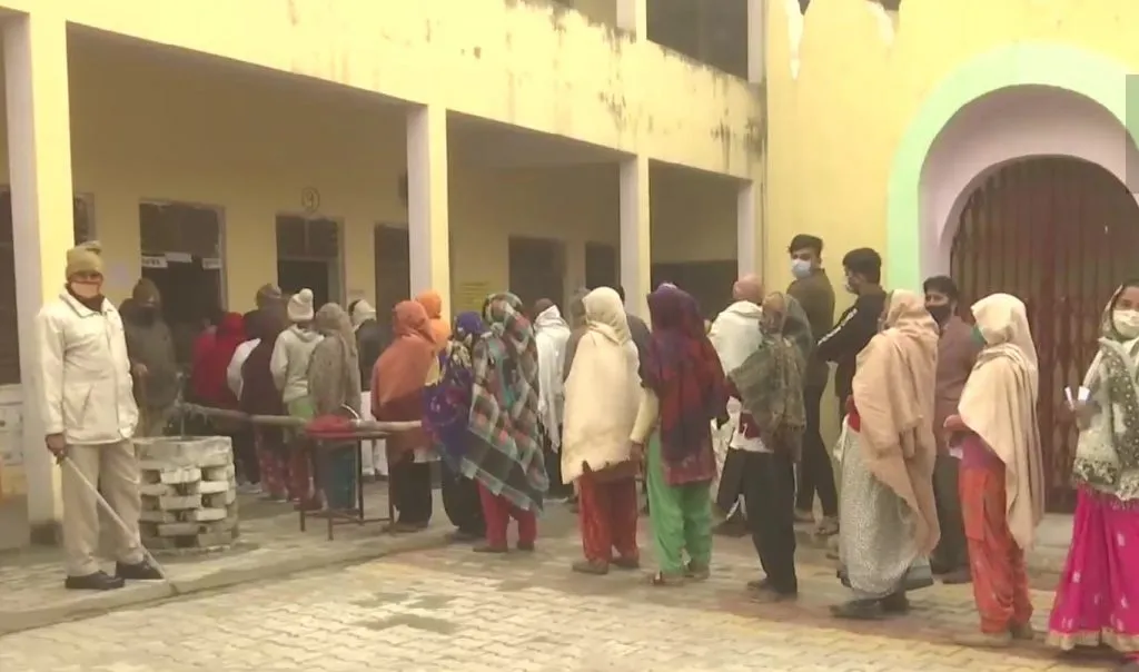 उत्तर प्रदेशात पहिल्या टप्प्यातील मतदानाला सुरुवात