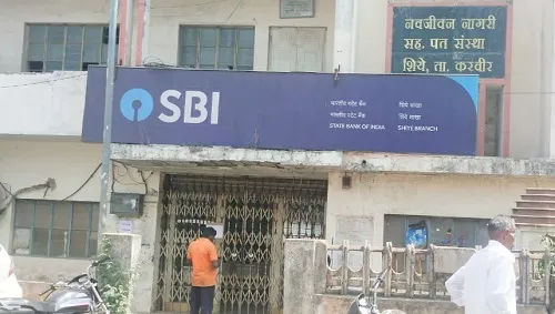 शिये स्टेट बँक शाखेत कॅशियर अभावी ग्राहकांची गैरसोय