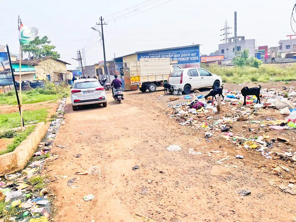 न्यू गांधीनगरमध्ये कचऱयाचे साम्राज्य