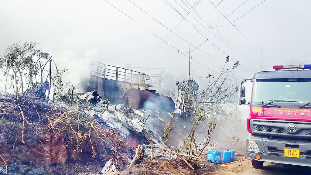 बोणबाग येथे भंगारअडय़ाजवळ कचऱयाला आग