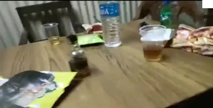 चौकीतच रंगली ओली पार्टी; पोलिसांच्या अब्रूची लक्तरं वेशीवर