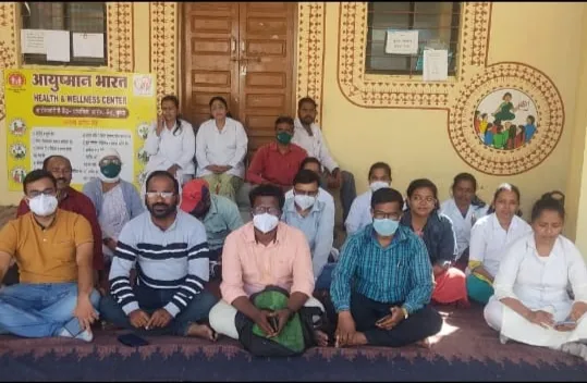 कुमठे येथे प्राथमिक आरोग्य केंद्राच्या कर्मचाऱ्यास मारहाण