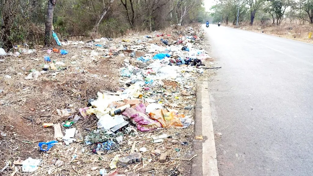 कॅन्टोन्मेंट परिसर बनला कचरा डेपो