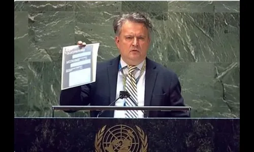 आई, मी युक्रेनमध्ये आहे, नागरिकांना लक्ष्य करत आहोत