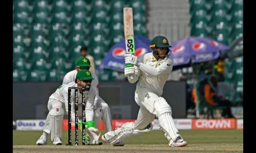 ख्वाजा, स्टीव्ह स्मिथ यांची अर्धशतके