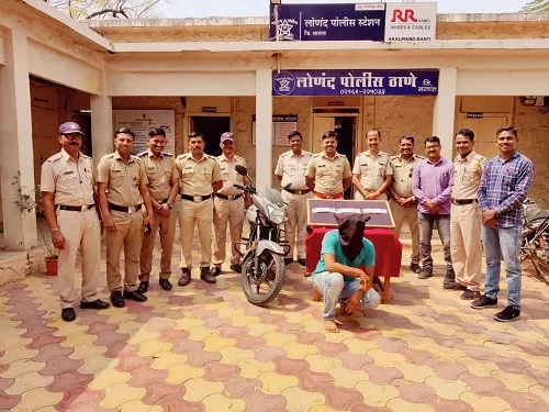 तुप, चिक देण्याचा बहाणा करत भामट्याने तीस हजार लांबवले