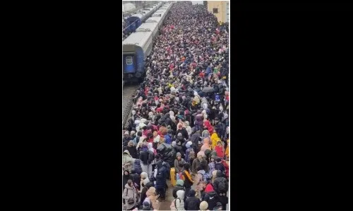 युद्धक्षेत्रातून लोकांचे पलायन